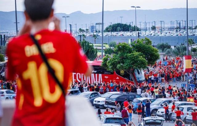 一竞技APP-残阵西班牙进攻受阻，罗德里替身处子球绝杀丹麦！