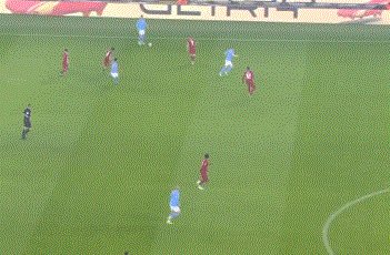 一竞技官网-【联赛杯】哈兰德+萨拉赫破门 曼城3比2淘汰利物浦