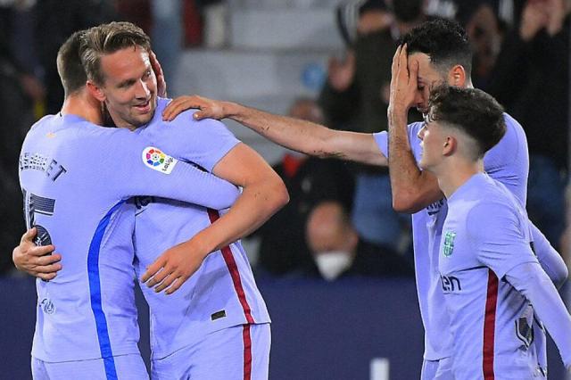 哈维:巴萨仍在争冠行列 德容:走着瞧,皇马必丢分